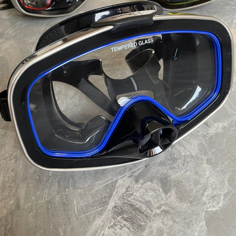曇り止め加工のダイビングゴーグル、広視野角のシリコン製ダイビ - Diving Mask のレビューと価格