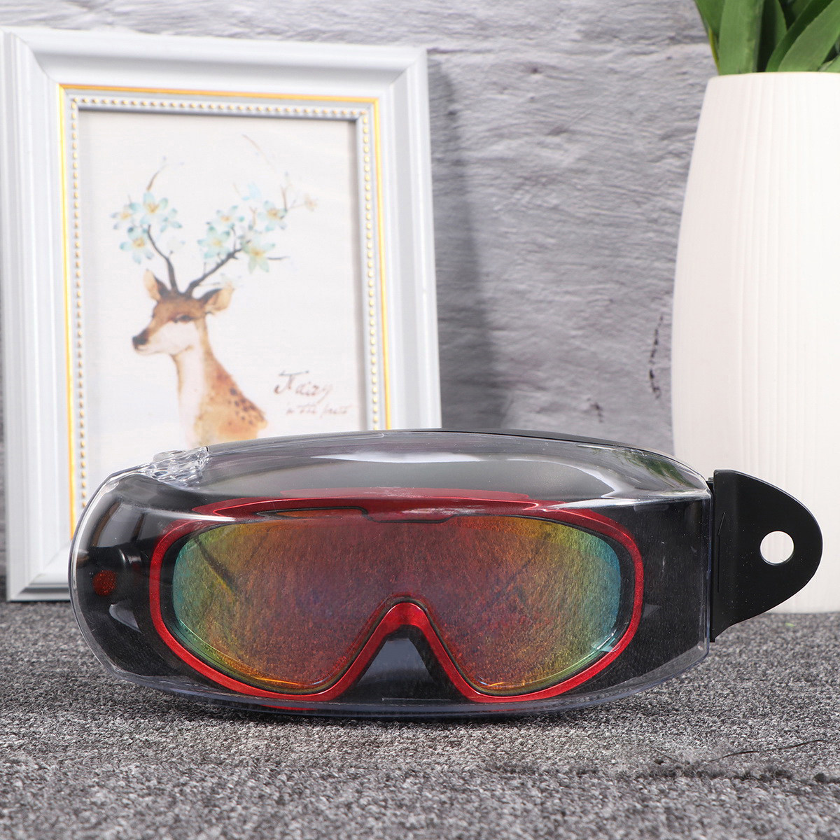 厚みのあるシリコン製の密閉構造で、防水・防曇性能を備えた、屋 - Goggles Swim のレビューと価格