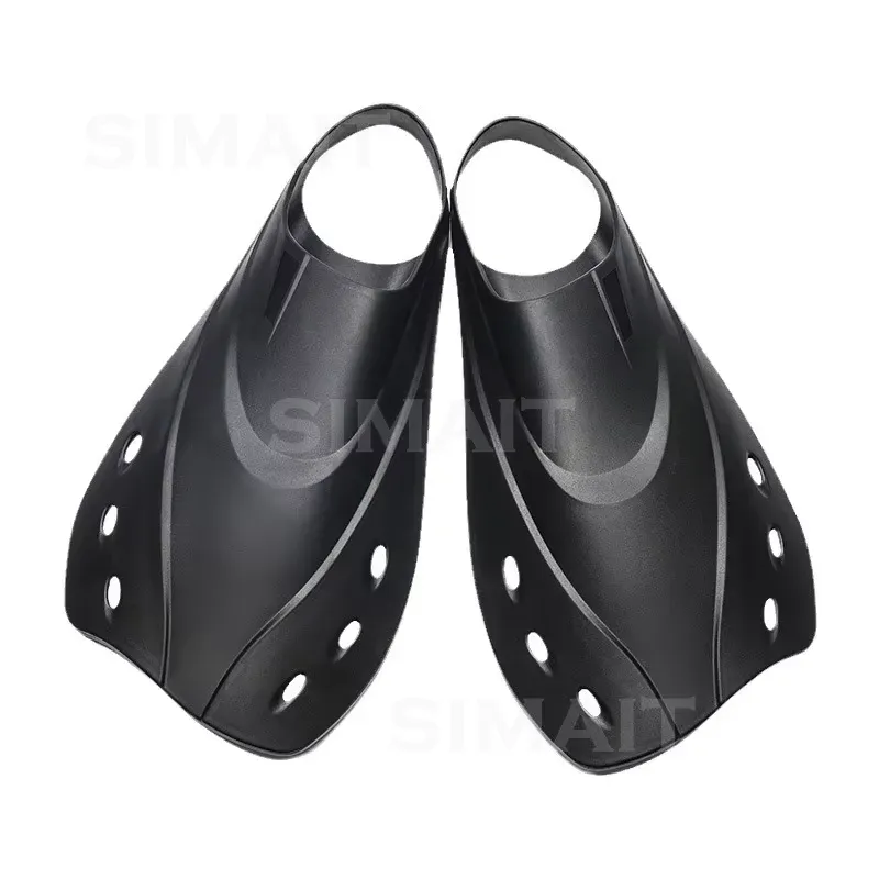 プロ仕様のショートTPR製ダイビングフィン。足全体を覆うタイ - Swim Fins のレビューと価格